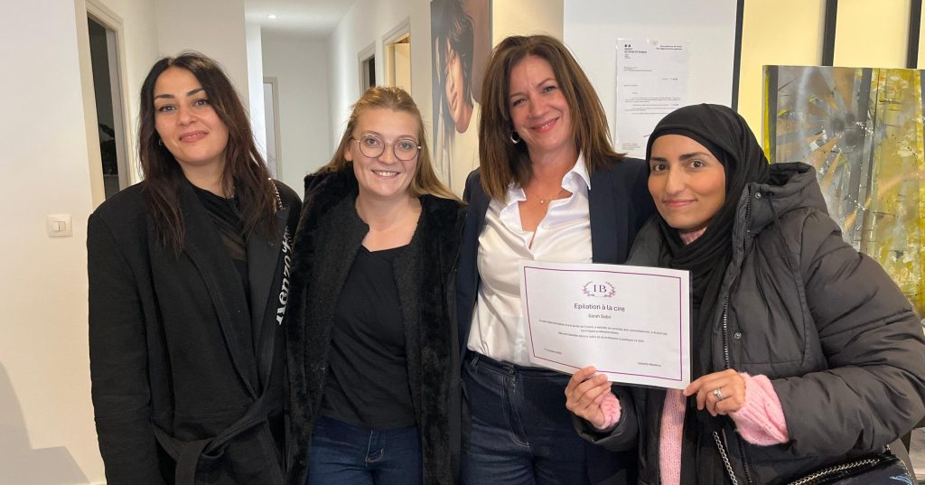 Isabelle Bessière, fondatrice d'IB Formations, avec des stagiaires