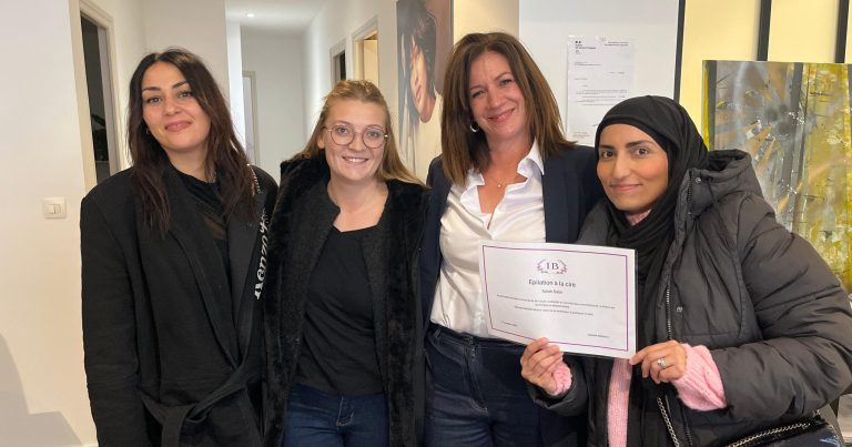 Isabelle Bessière, fondatrice d’IB Formations, avec des stagiaires